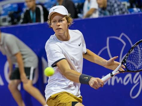 He has only ever played one match at grand slam level (he lost to stan wawrinka after qualifying for this summer's us open) but proved his quality by winning the next gen finals in milan in november, beating alex de minaur in emphatic style. Il carattere - Tennis, Jannik Sinner: 5 motivi per cui può ...