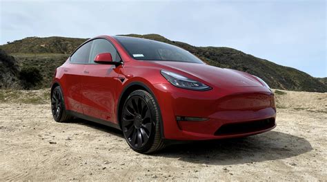 Tesla Model Y Gets Positive First Impressions From Edmunds
