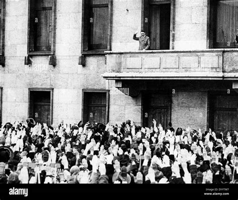 Hitler Auf Dem Balkon Des Fast Von Der Machtergreifung Stockfotografie Alamy