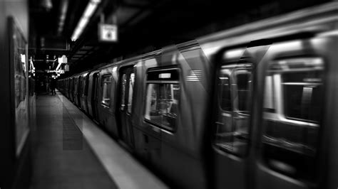 Черно белая станция метро 87 фото