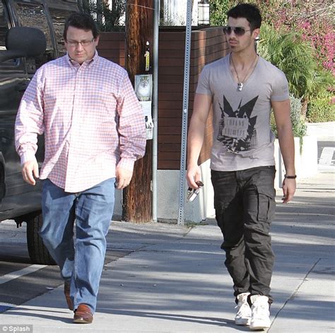 Joe Jonas And His Roly Poly Papa Do Lunch Daily Mail Online