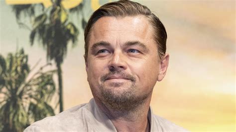 Dicaprio's earth alliance foundation has backed many global causes, including the australia wildfire fund, in response to the region's bushfires, and the . Leonardo DiCaprio mit Wohlfühl-Bäuchlein am Strand