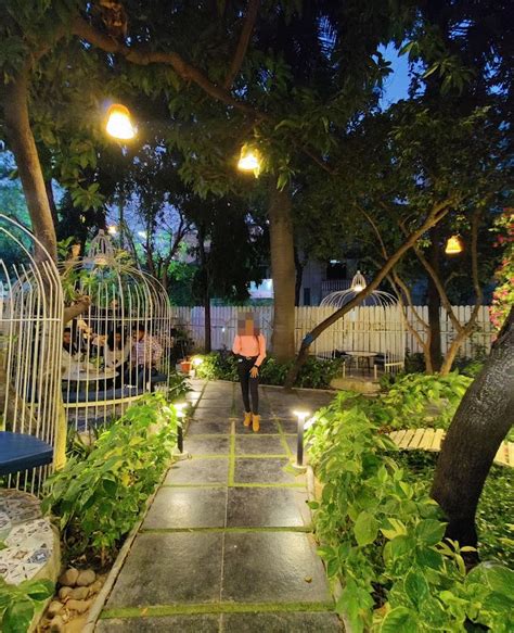 10 Best Cafes in Indore for Couples & Friends [November 2023]