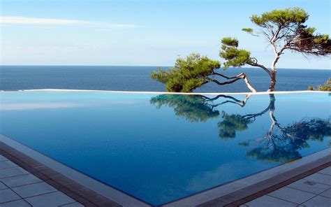 20 Infinity Pools With The Most Stunning Views