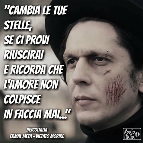 L'amore nostro tu lo butti ar fiume senza giratte e senza ave' dolore io me ce tuffo e lo riporto a riva lo tengo appiccicato addosso ar l'amore nostro è stato na commedia ma nun m'ha fatto ride manco un'ora è stato solo un giorno primavera e pure si ce penso me consola. L'amore non colpisce in faccia mai.. | Riflessioni ...