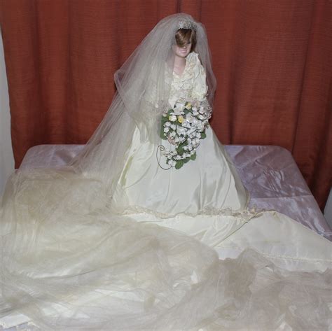The Princess Diana Porcelain Bride Doll By The Danbury Mint Buy Online In India At Desertcart