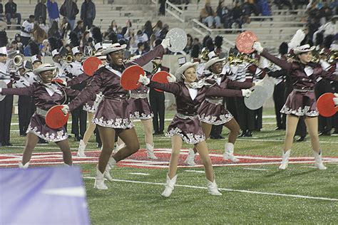 Avg low temps 20 to 30 °. Lariettes dance team participating in Macy's Thanksgiving ...