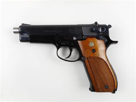 Smith And Wesson Model 39 2 Caliber 9mm Luger Switzers Auction And Appraisal Service