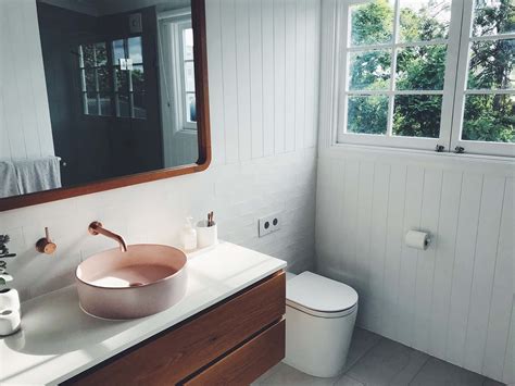 Heres How To Make A Small Bathroom Look Bigger