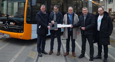 Daimler Liefert Erste Wasserstoff Gelenkbusse An RNV Busnetz