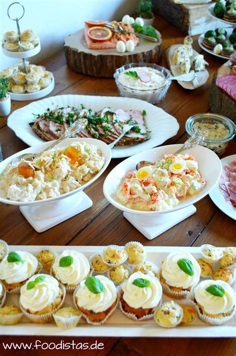Auf die wurstplatte legen sie salatblätter. Ostern bei den in 2020 | Brunch rezepte ostern, Brunch ...