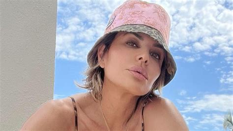 Lisa Rinna Celebrates Her 59th Birthday By Posing In A Barely There Bikini Chamberlain