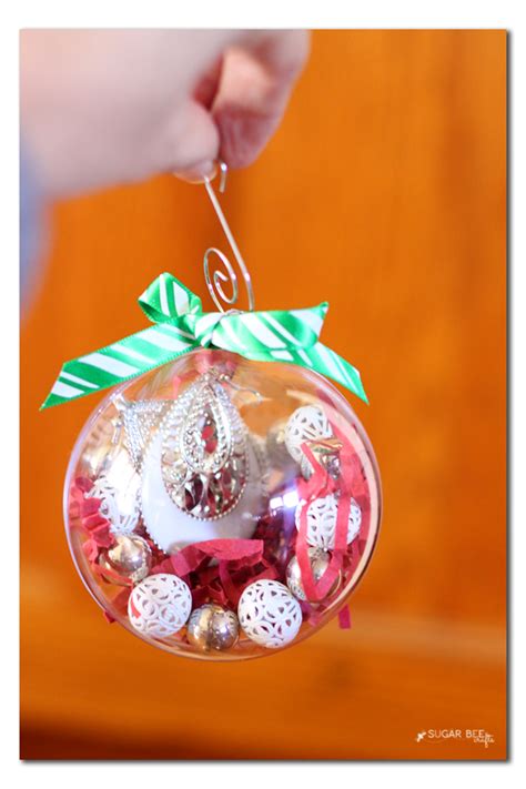 Gift Wrapping Idea: Filled Ornament | Bee crafts, Gift wrapping, Ornaments