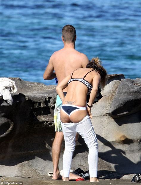 Последние твиты от p̵a̵r̵l̵e̵r̵ pete evans (@peteevansnot). Pete Evans and his fiancee Nicky Watson strip down for dip ...