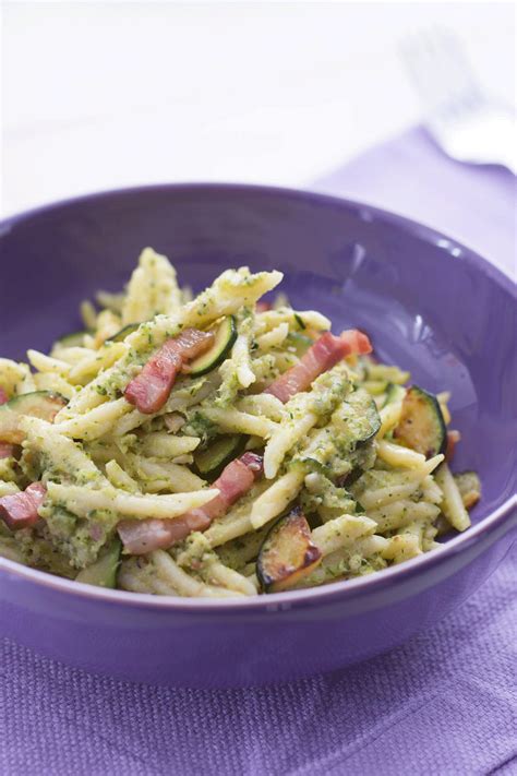 Trofie con crema di zucchine e pancetta | Ricetta ...