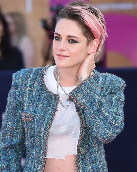 Kristen Stewart Rocks The Red Carpet In Shorts And Pink Dyed Hair At