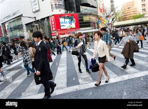 People On The Shibuya Zebra Crossing Tokyo Japan Stock Photo Alamy