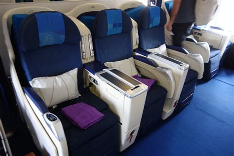 Review Malaysia Airlines Economy Class B777 200 DPS To KUL Efficient