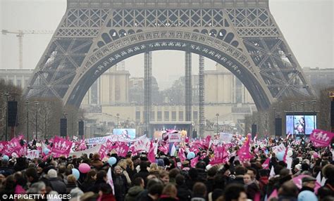 hundreds of thousands take to streets of paris in protest at hollande s plans to allow gay