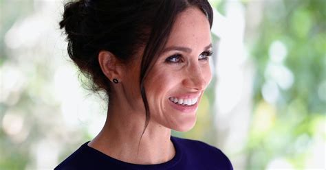 These Photos Of Meghan Markle Cradling Her Bump Are Royally Adorable