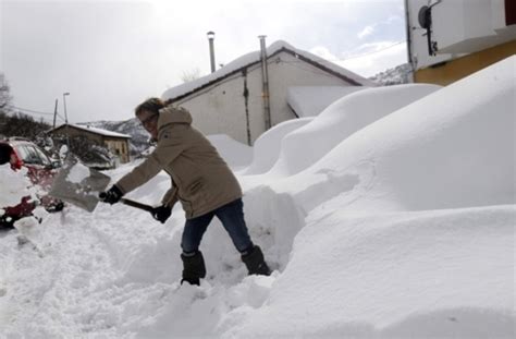 Barella trifft früh den pfosten. Wintereinbruch in Südeuropa: Schneechaos in Spanien und ...