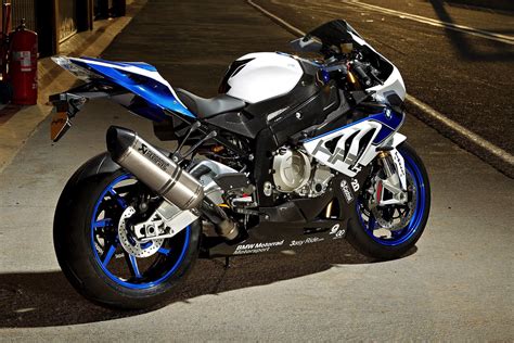 The motorcycle is about unbridled power and pushing yourself to the very edge while on the track. (notitle em 2020 | Bmw s1000rr, Motos desportivas, Motocicleta