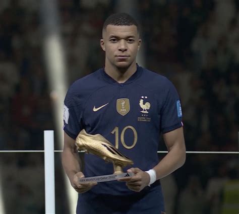kylian mbappe beats lionel messi to win 2022 world cup golden boot the story