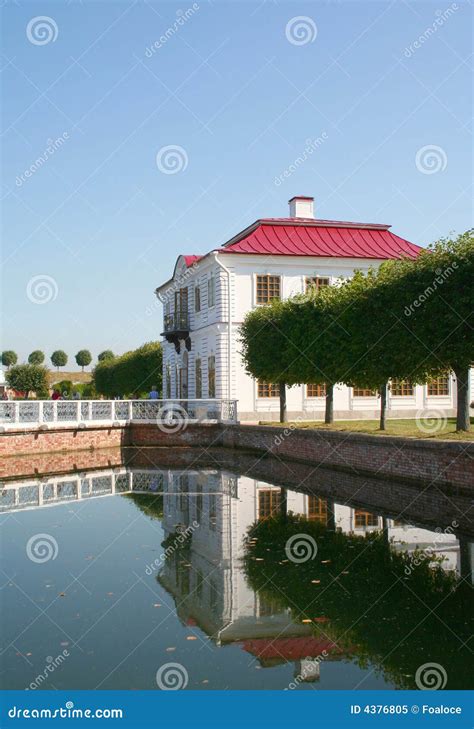 White House With Red Roof Stock Image Image Of Mansion 4376805