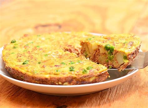 If you don't have mashed potatoes, you can use roasted or boiled new potatoes, hash browns, or tater tots, because all potatoes are good options. Corned Beef Frittata | Recipe | Corned beef, Canned corned ...