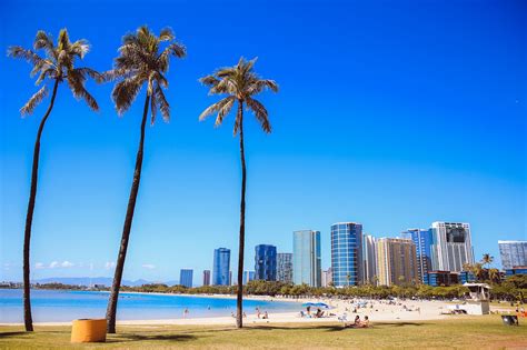 Ala Moana Park Drive In Honolulu A Scenic Road In Honolulu With