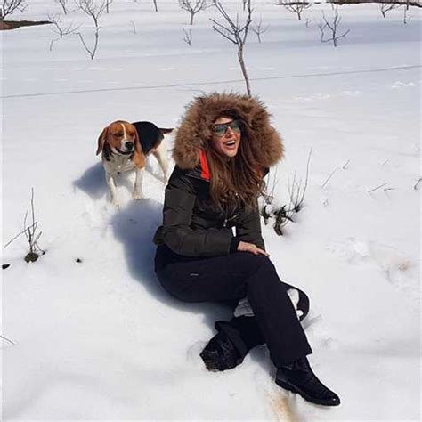 ولا تستغني الفنانة ميريام فارس عن «بونّة» حارسها الخاص، الذي تعاقدت مع شركته لتأمين تحركاتها وحفلاتها، وفق ما هو منشور على موقع وتحرص الفنانة فيفي عبده على وجود «بودي جارد» حولها في مختلف المناسبات التي تظهر فيها، وعلى رأسها المهرجانات السينمائية. ميريام فارس تلعب مع ابنها وسط الثلوج | ألبوم | في الفن