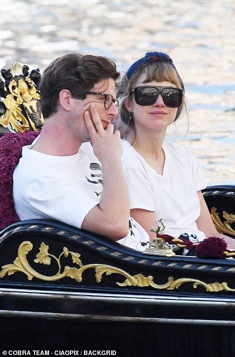 James Norton And Girlfriend Imogen Poots Kiss As They Enjoy A Romantic Gondola Ride In Venice