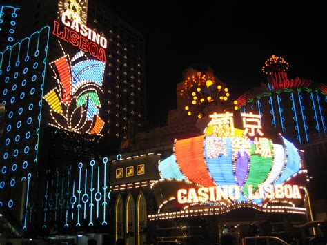 File:Casino Lisboa Macau.JPG