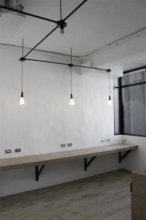 This resource contains five useful tips for lighting your home office. Office design: train your brain with the best light you ...