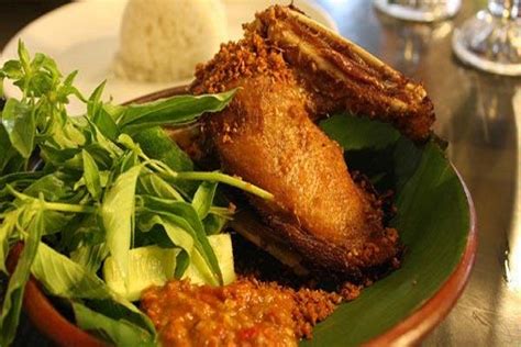 Banyak sekali jenis sambal yang ada di indonesia, seperti; Resep Membuat Bebek Goreng Khas Surabaya