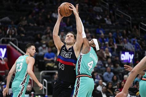 Pistons Snap Three Game Losing Streak Beat Spurs In Double Ot