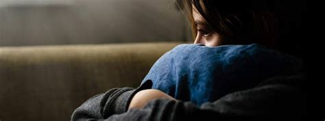 Depresi sering kali menjadi lebih buruk bila tidak diobati, serta mengakibatkan masalah emosional. 10 Mitos Depresi yang Bikin Penderita Makin Susah Sembuh ...