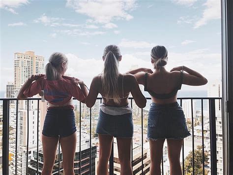 The New Schoolies Obsession Partying Teenagers Flood Social Media With Selfies On Hotel