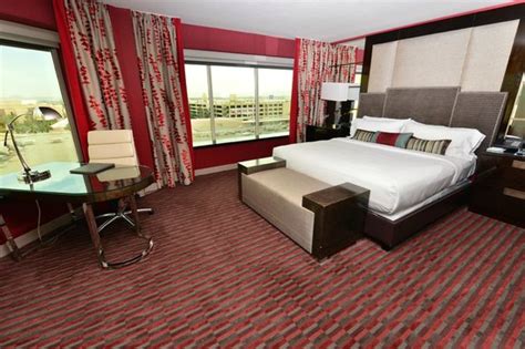 Mgm offers one of the widest selections of rooms with a dizzying array of options and price points. Tower One Bedroom Suite - Picture of MGM Grand Hotel and ...
