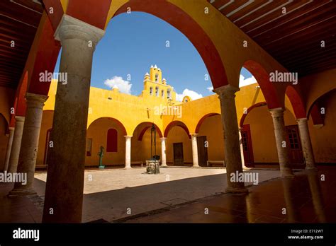 Spanish Interior Courtyard With Arches Stock Photo Alamy