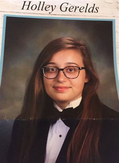 Alabama Lesbian High School Grad Left Out Of Yearbook For Wearing Tuxedo