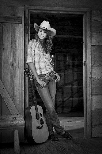 Pin By Kayla Wesley On Country Cowgirl Photography Cowgirl Photo Western Photo