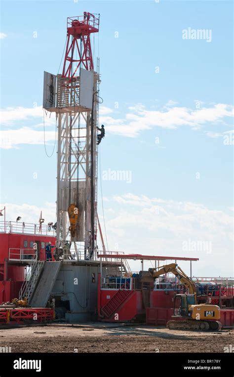 A Horizon Drilling Drill Rig And Work Crew At Work On A Crude Oil Well
