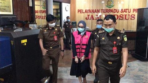 Namanya muncul setelah foto pinanki dan djoko tersebar di. BREAKING NEWS:Terungkap Jaksa Pinangki dan Anita ...