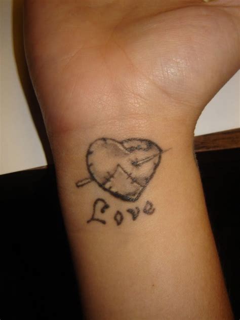 Don't waste your time on poor quality tattoos, check out our gallery and choose a perfect one! Cool Heart Tattoo Design For Wrist - | TattooMagz › Tattoo Designs / Ink Works / Body Arts Gallery