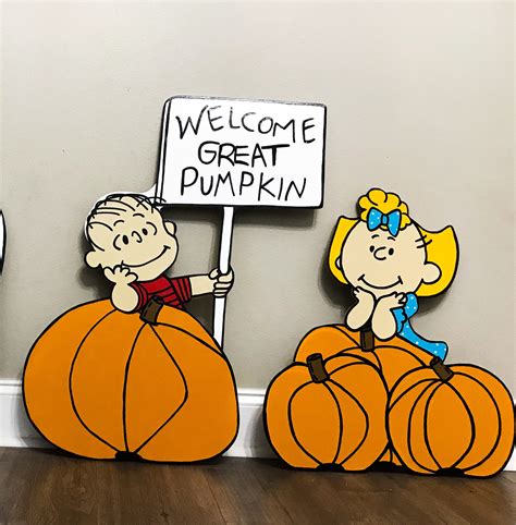 Adorable Charlie Brown Halloween Decorations For Fans Of The Peanuts Gang