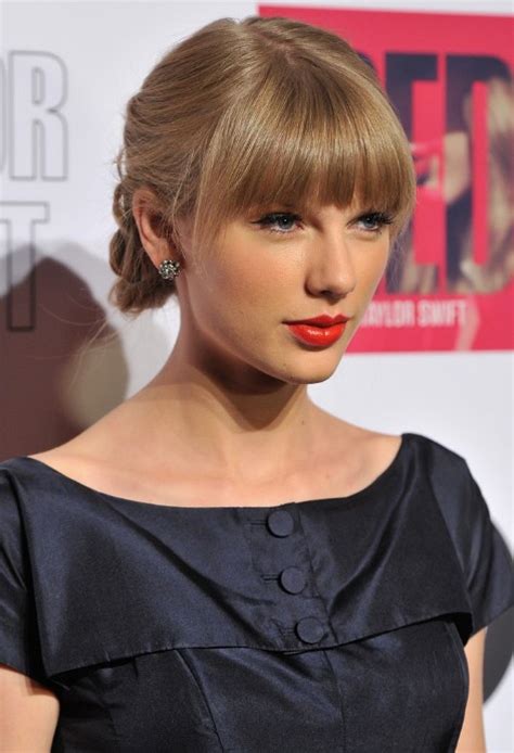 Taylor Swift Tucked Under Braid With Blunt Bangs Hairstyles Weekly