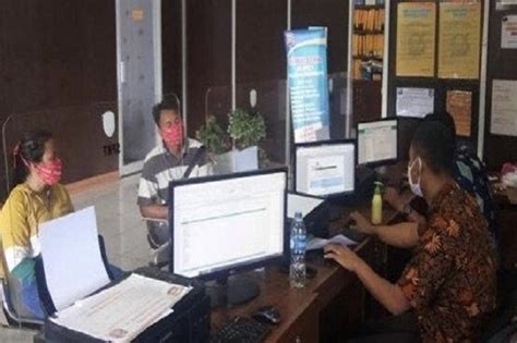 Kegaduhan itu terjadi di salah satu ruangan pasien di rumah sakit siloam sriwijaya palembang, kamis kemarin, 15 april 2021, sekitar pukul 13.40 wib. Tak Suka Sang Pacar Foto Bareng Janda, Remaja Putri ...