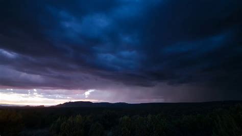 To pour out, to shower, to douse. ‫مشاهد للمونتاج - سماء - سحب - غيوم - مطر - برق ...