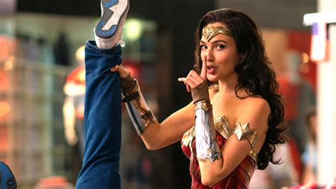 Gal gadot, chris pine, kristen wiig and others. Nonton Wonder Woman 1984 : La película wonder woman 1984 ...
